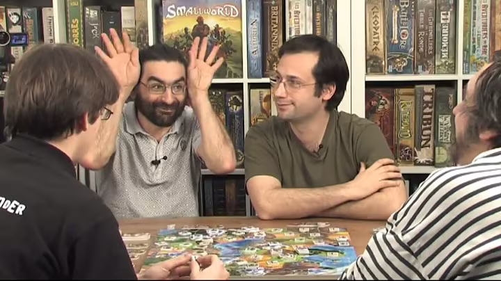  Small World, de la vidéo en plus !